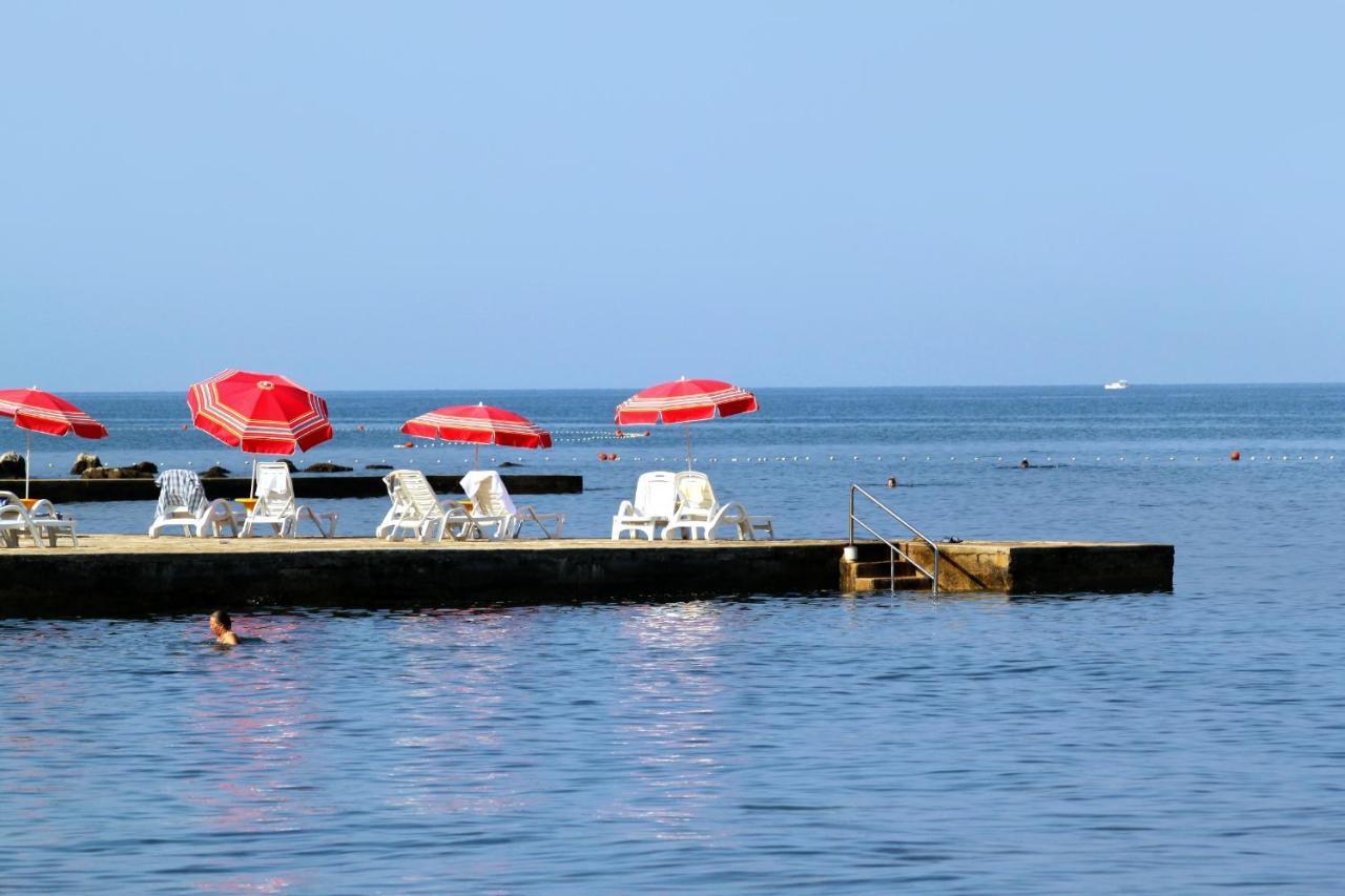 Apartments With A Parking Space Umag - 7066 المظهر الخارجي الصورة