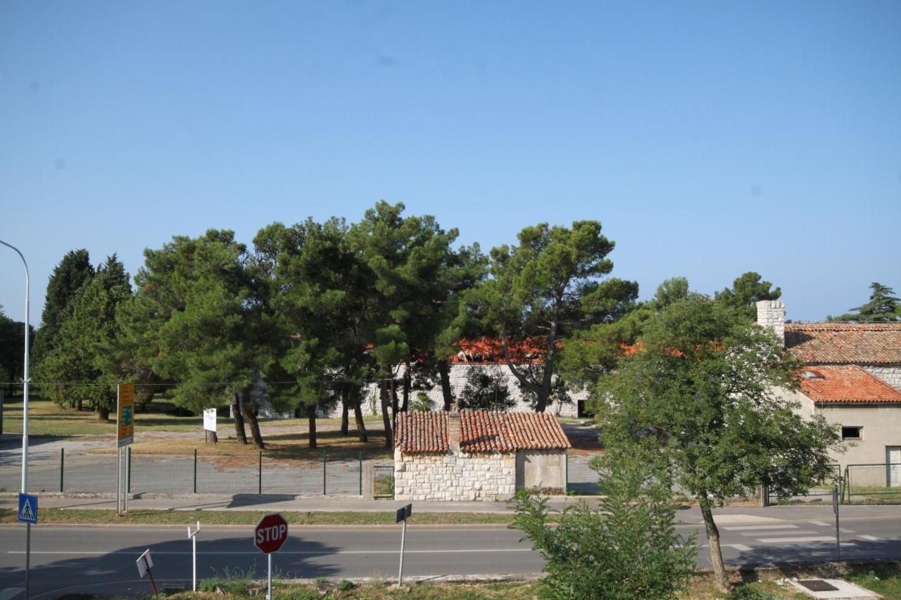 Apartments With A Parking Space Umag - 7066 المظهر الخارجي الصورة